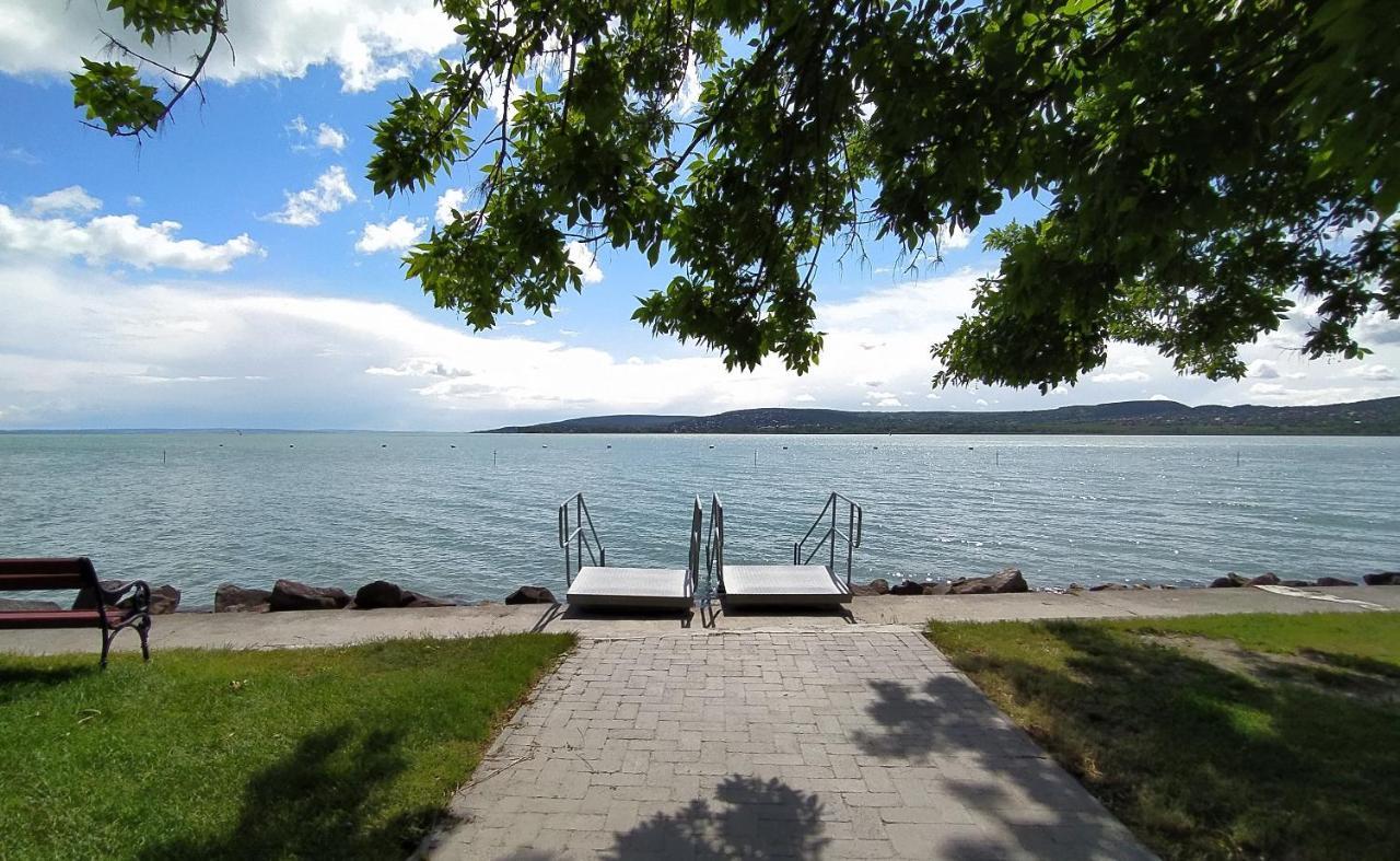Elizabeth Vendeghaz Balatonfuzfon A Strandnal Экстерьер фото