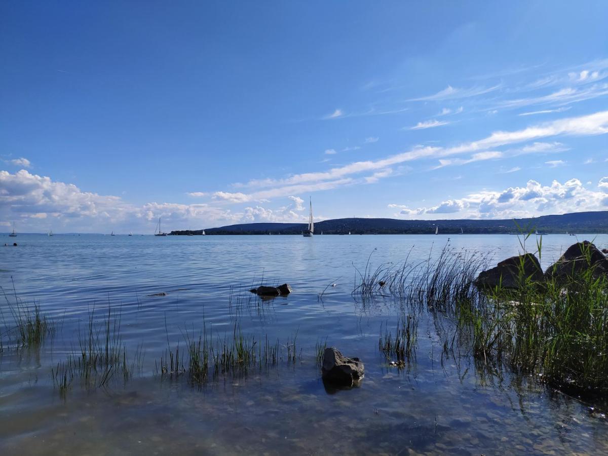 Elizabeth Vendeghaz Balatonfuzfon A Strandnal Экстерьер фото